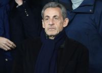 Με βραχιολάκι ο Σαρκοζί για διαφθορά – Στερείται τα πολιτικά του δικαιώματα