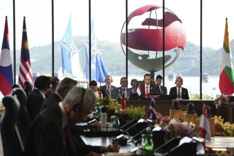 Οι ηγέτες της ASEAN απηύθυναν έκκληση για αυτοσυγκράτηση στη Νότια Σινική Θάλασσα