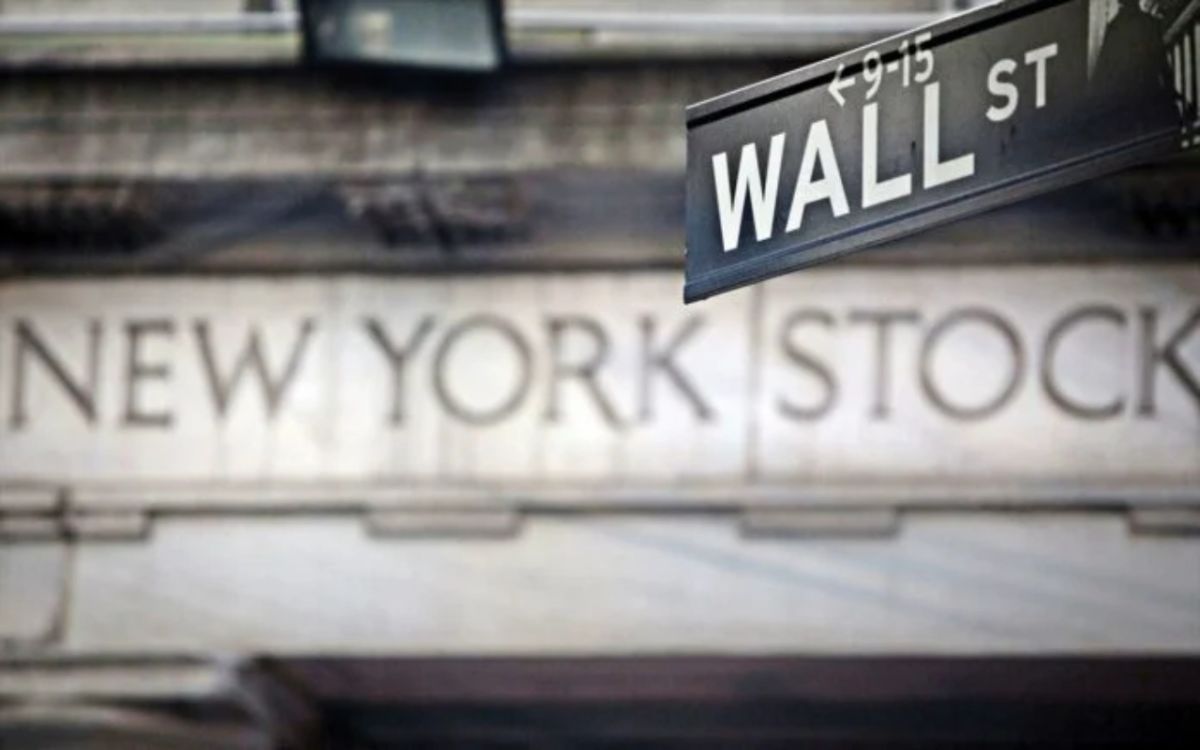 Wall Street: Με πτώση το άνοιγμα της αυλαίας – Υποχωρούν οι τραπεζικές μετοχές