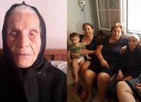 Γιαγιά 107 ετών από την Κάλυμνο Έχει 140 εγγόνια, δισέγγονα, και τρισέγγονα και φροντίζει ηλικιωμένους