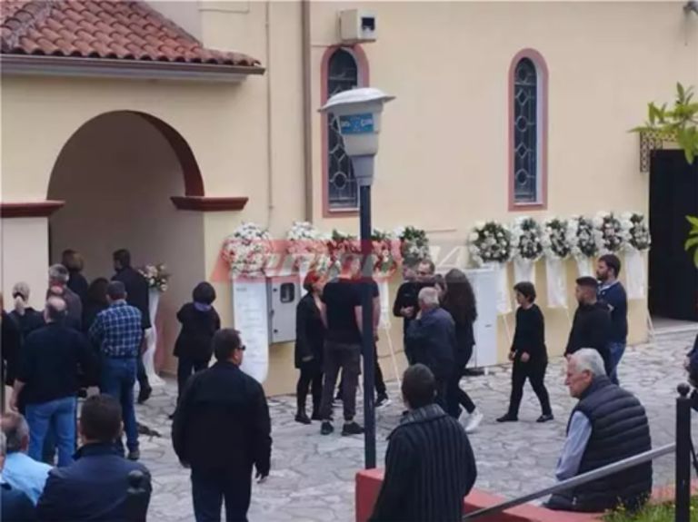 Άρτα: Ανείπωτος θρήνος στην κηδεία του βρέφους [pics]