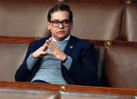 Τζορτζ Σάντος: Αθώςο δηλώνει ο Ρεπουμπλικάνος βουλευτής που κατηγορείται για 13 αδικήματα