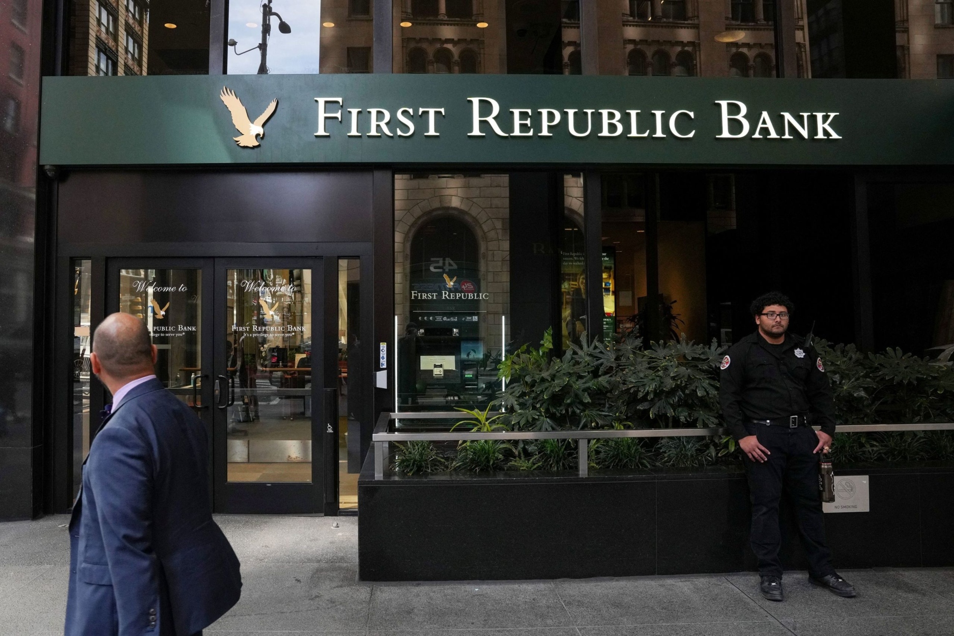 First Republic Bank: Κατέρρευσε η τράπεζα, ανέλαβε τον έλεγχο η πολιτεία της Καλιφόρνια