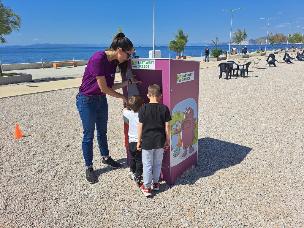 Δράση ενημέρωσης και δημιουργικό εργαστήρι ανακύκλωσης ρούχων στο Κερατσίνι