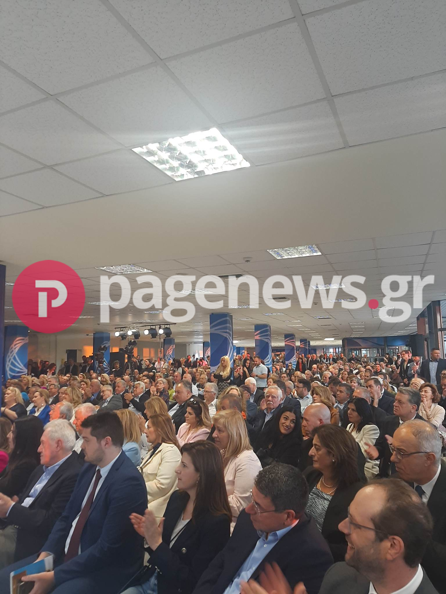 Λαοθάλασσα για τον Νίκο Παπαθανάση στην κεντρική προεκλογική του ομιλία [pics]