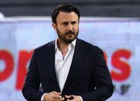 Άρης: Υβριστικά συνθήματα έξω από το σπίτι του Θεόδωρου Καρυπίδη στη Γλυφάδα