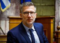 Εύσημα για τη μεγάλη νίκη της ΝΔ και τον γραμματέα