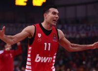 Ολυμπιακός: “Σλούκα, αλάνι, για πάντα στο λιμάνι” των οπαδών των “ερυθρόλευκων” στον ηγέτη της ομάδας