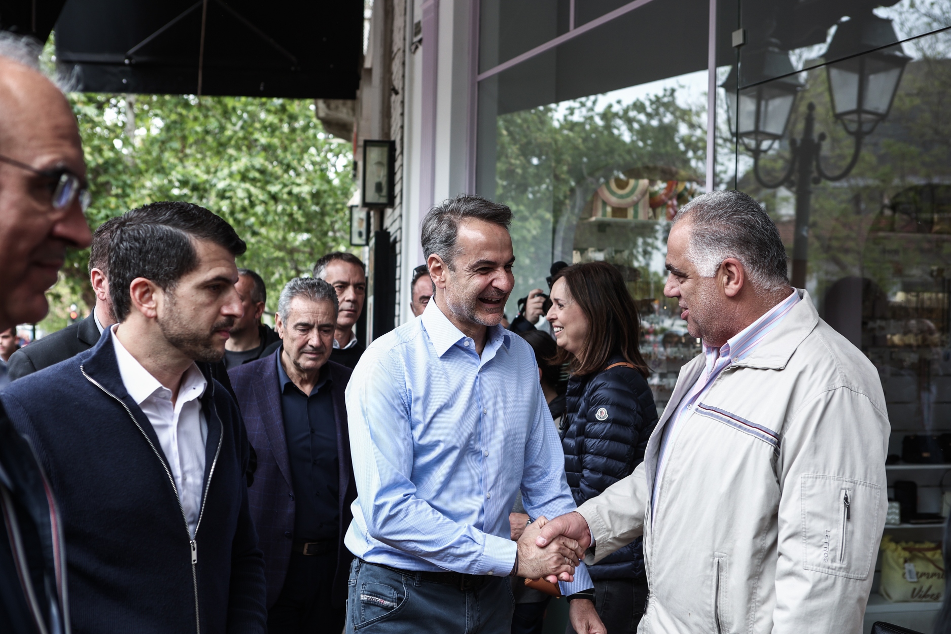 Επίσκεψη Μητσοτάκη στην ανθοκομική έκθεση Κηφισιάς [pic]