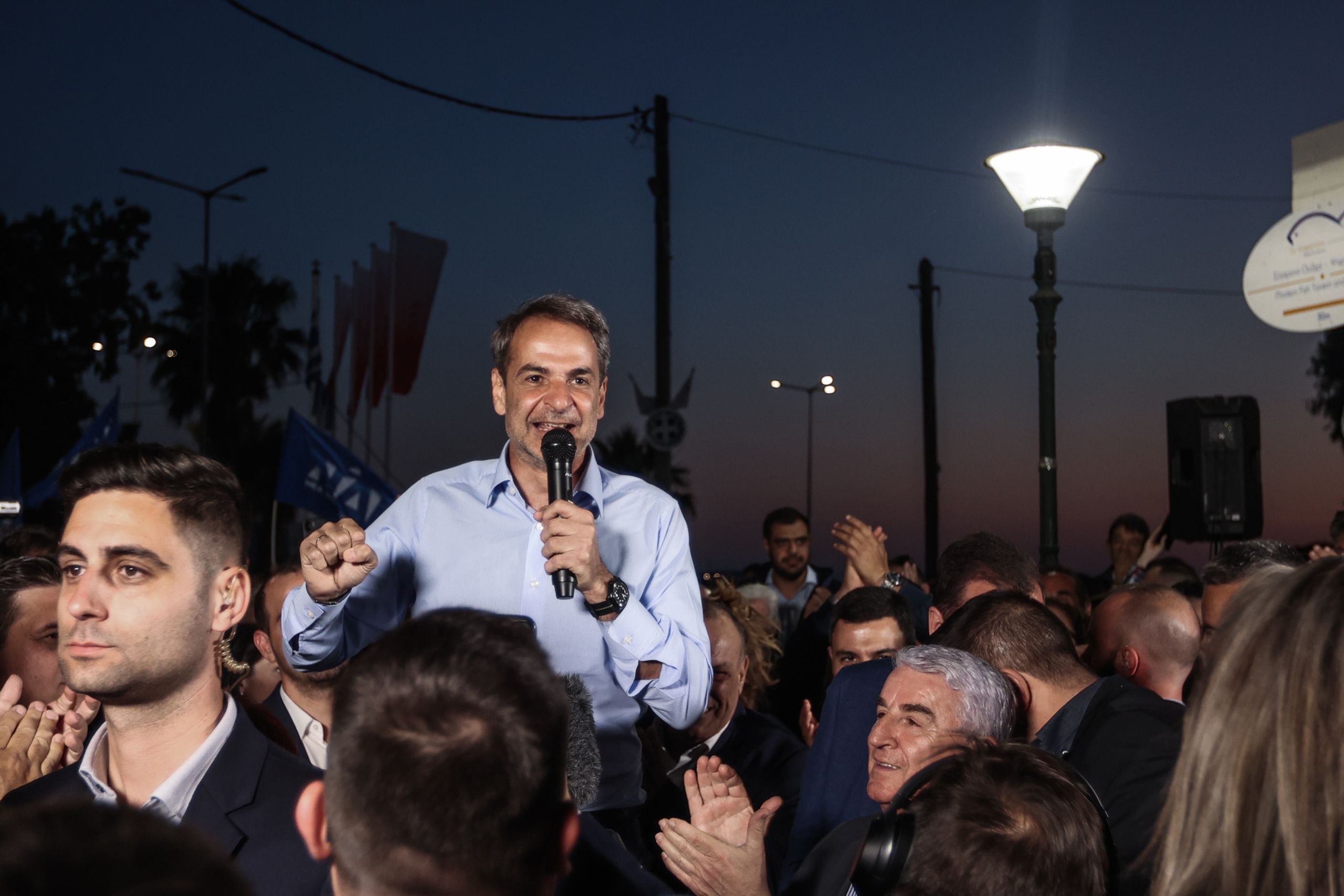 Campaign heats up in Greece; incumbent Mitsotakis announces 3 measures for property owners