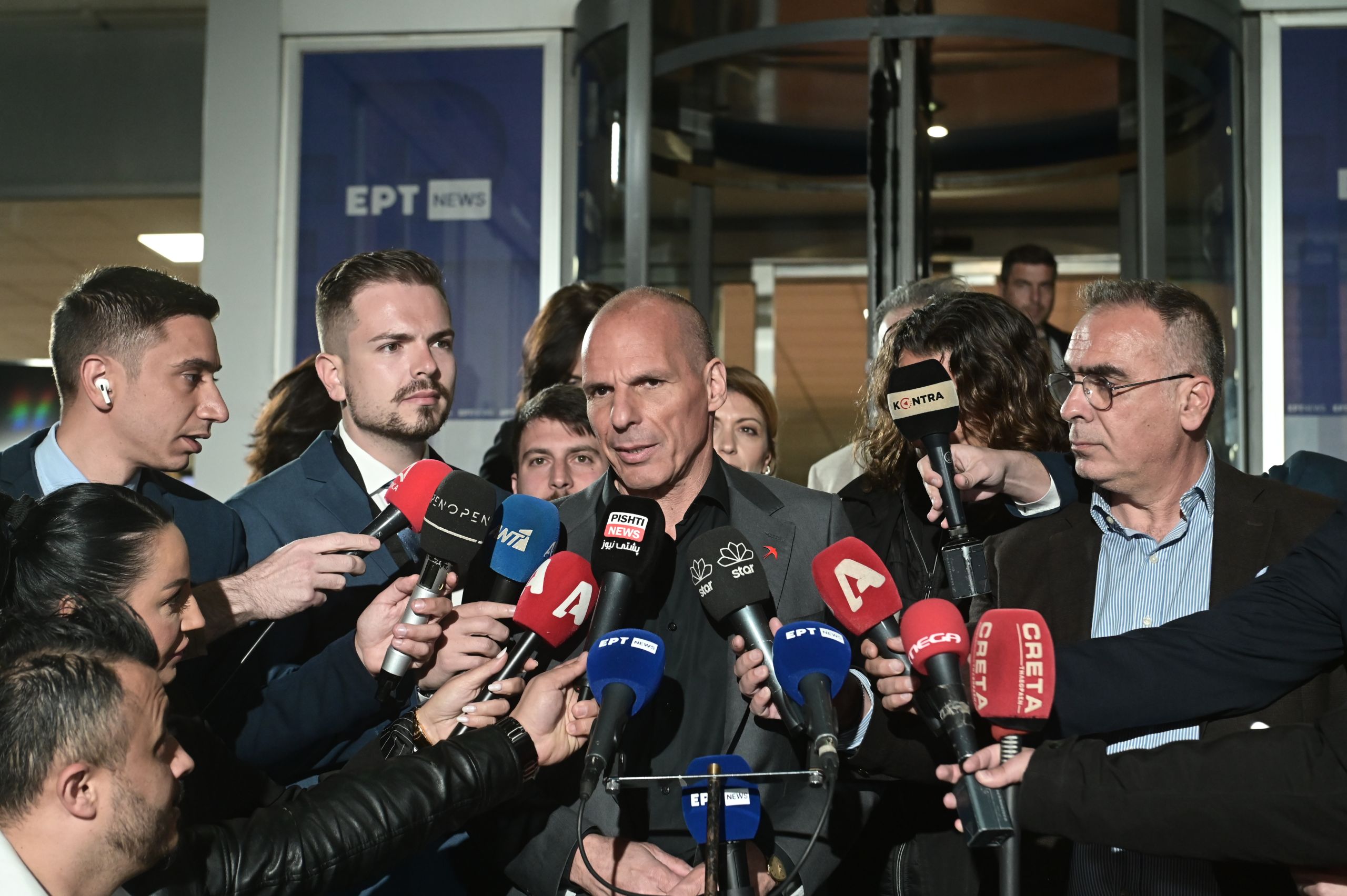 Βαρουφάκης: «Το κράτος μας θυμίζει ελβετικό τυρί»