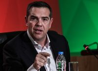 Τα προσωπεία πέφτουν: Κυβέρνηση ειδικού σκοπού σκέπτεται ο Α. Τσίπρας για επισυνδέσεις
