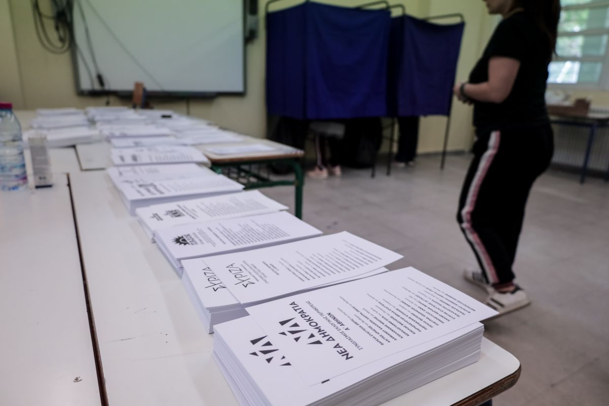 DPA/DW: Η Ελλάδα σε κρίσιμο σταυροδρόμι