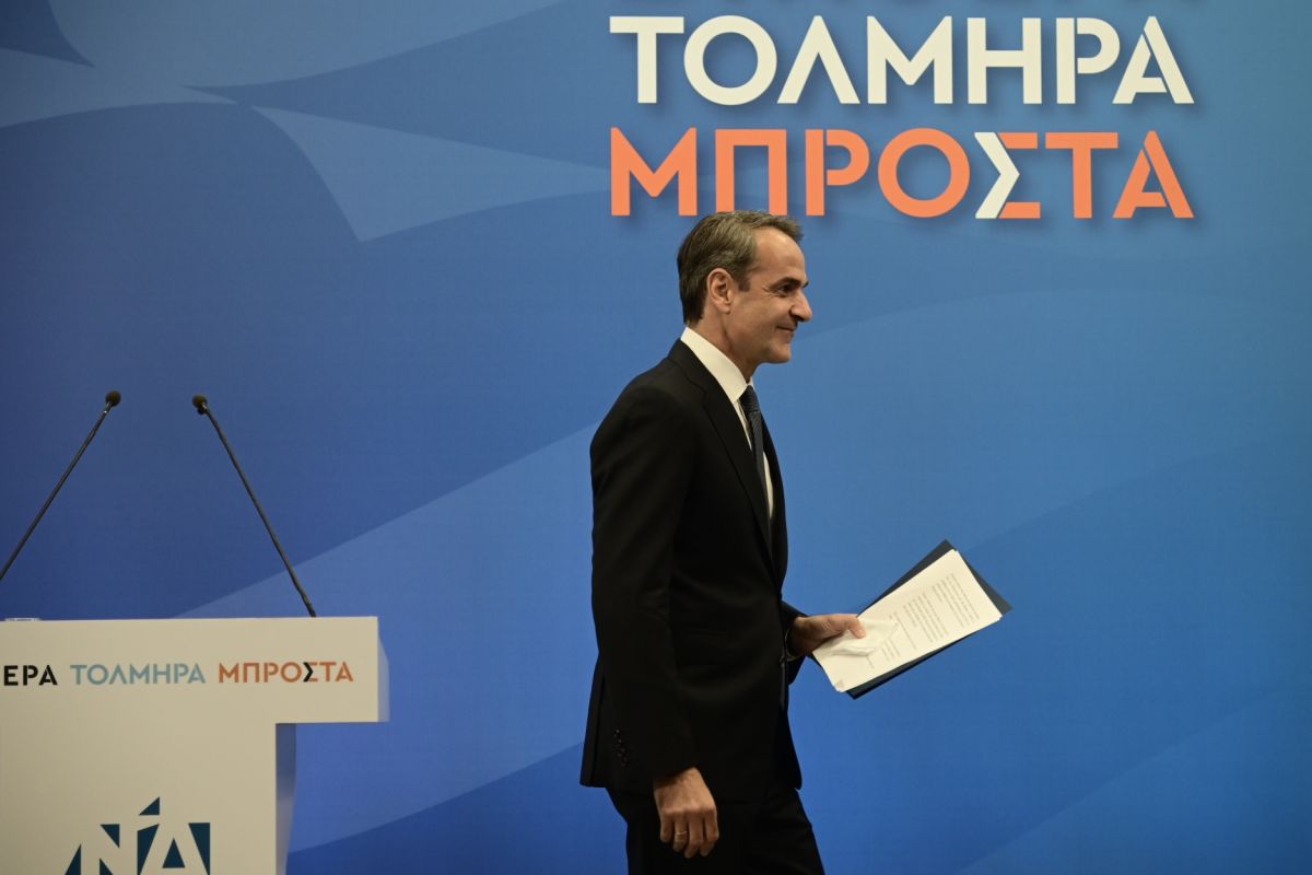 Στο κατώφλι μιας νέας πολιτικής περιόδου