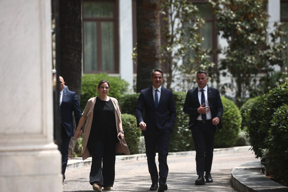 Ο Κυριάκος Μητσοτάκης παρέδωσε τη διερευνητική εντολή – Αύριο στο Προεδρικό ο Τσίπρας