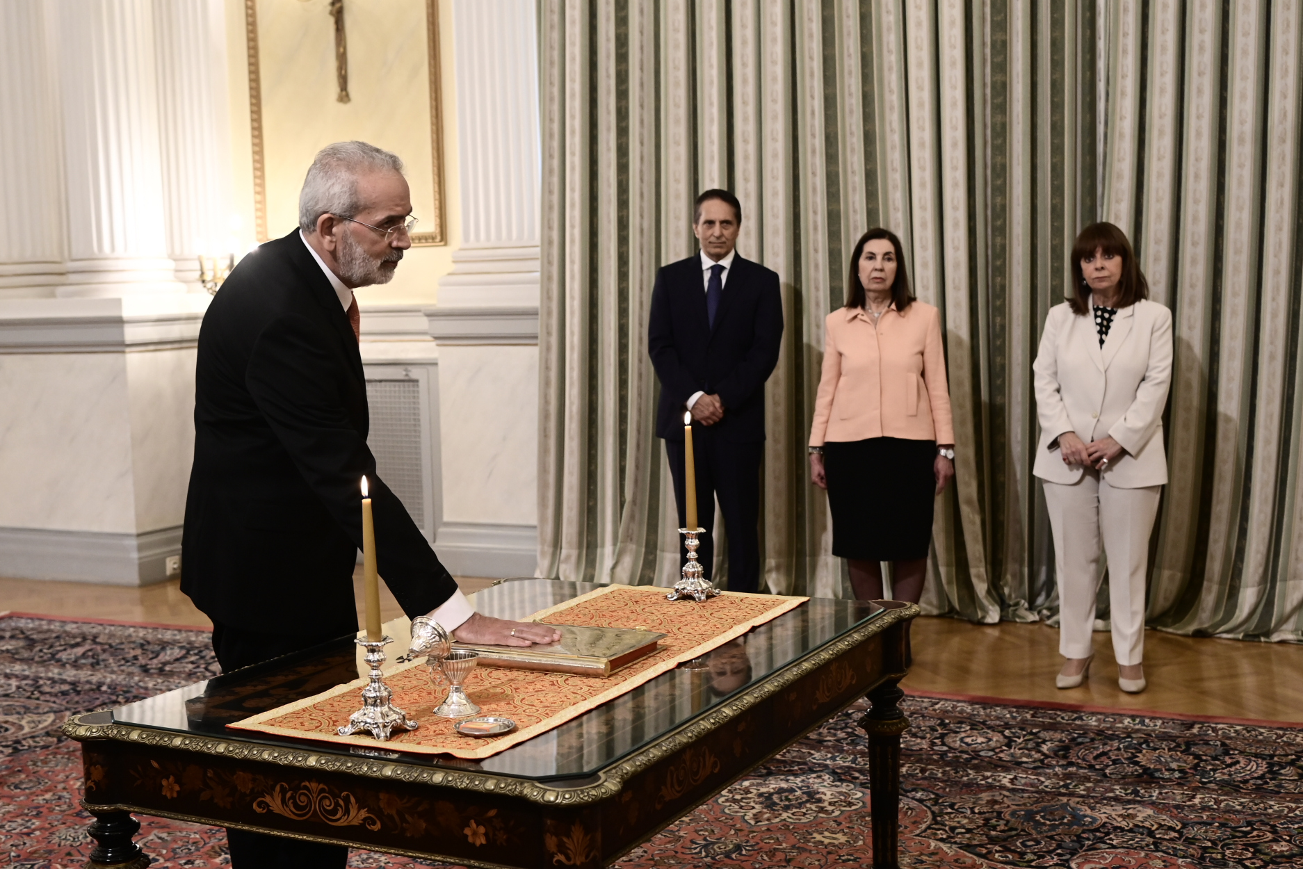 Ορκίσθηκε υπηρεσιακός πρωθυπουργός ο Ιωάννης Σαρμάς