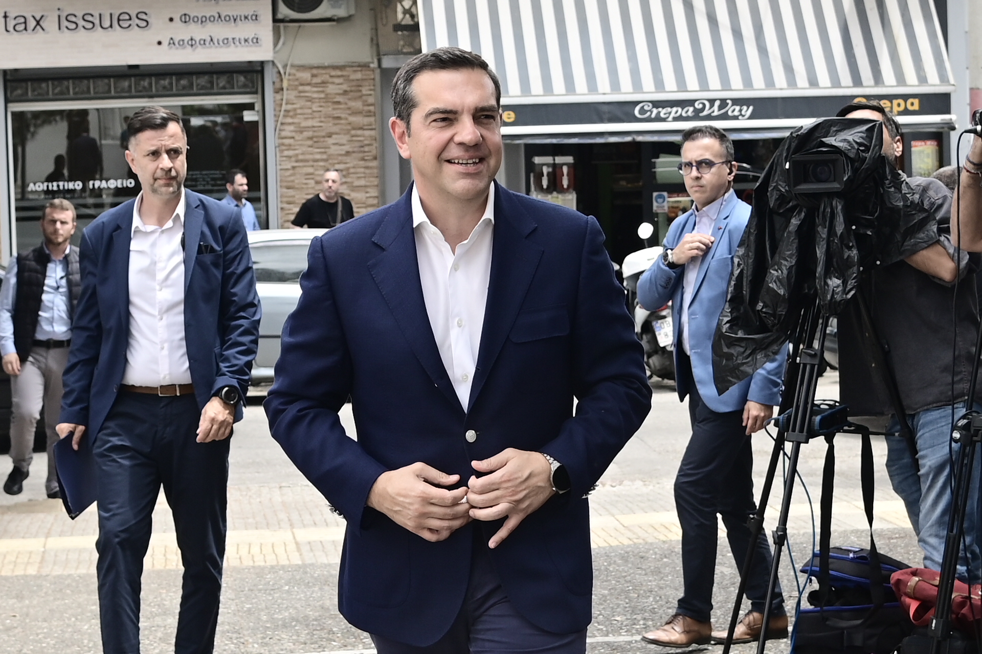Ο Τσίπρας αλλάζει εκλογική επιτροπή «εν κινήσει»