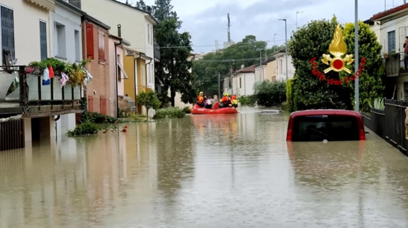 Ιταλία – Βυθισμένη στα νερά και τη λάσπη η Εμίλια Ρομάνια
