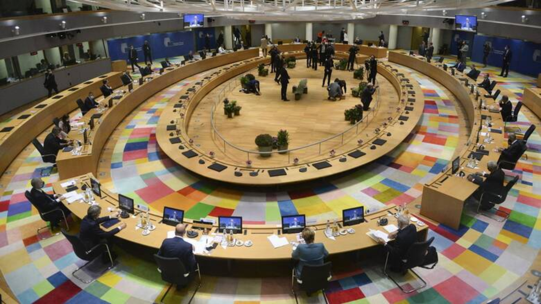 Les Echos: Οι Βρυξέλλες καλούν τους 27 σε δημοσιονομικά συνετό 2024