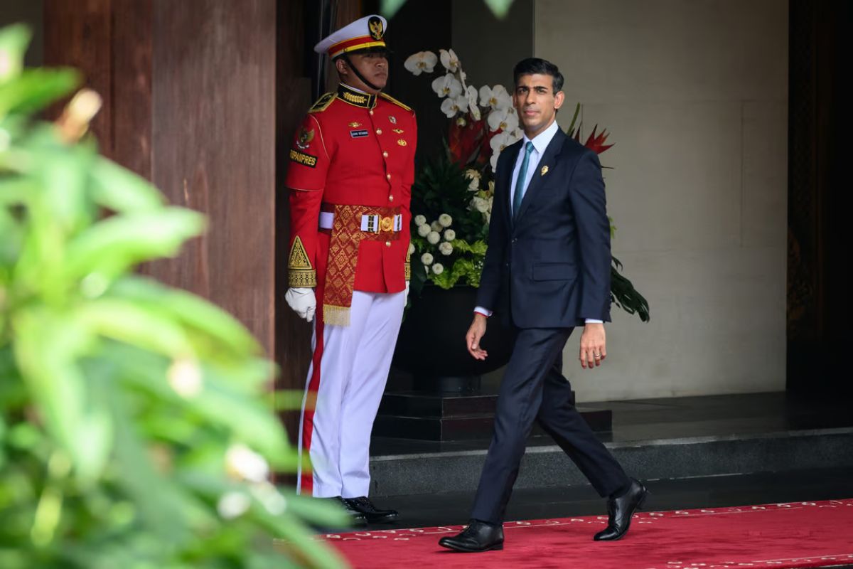 G7: Έγιναν viral οι κάλτσες του Ρίσι Σούνακ ξετρέλαναν τον Ιάπωνα πρωθυπουργό