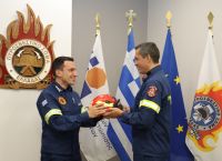 Δωρεά μέσων ατομικής προστασίας από τα Ιδρύματα Λάτση και Μαρτίνου σε 3.000 εθελοντές πυροσβέστες