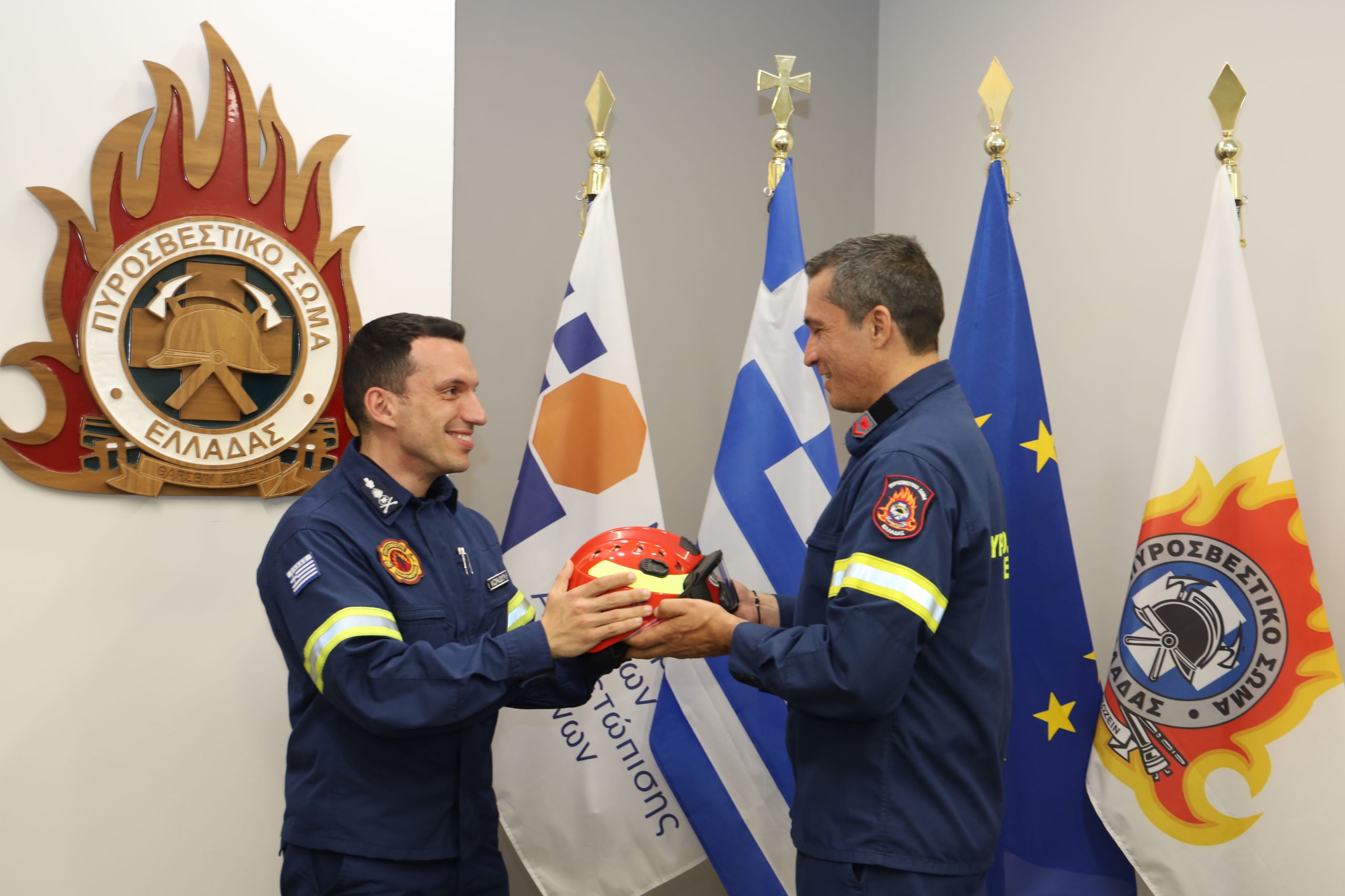 Δωρεά μέσων ατομικής προστασίας από τα Ιδρύματα Λάτση και Μαρτίνου σε 3.000 εθελοντές πυροσβέστες