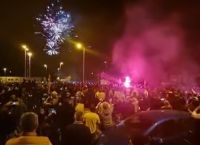 ΑΕΚ: Οι οπαδοί της Ένωσης έκαναν τη νύχτα μέρα μόλις είδαν το αεροπλάνο [vid]