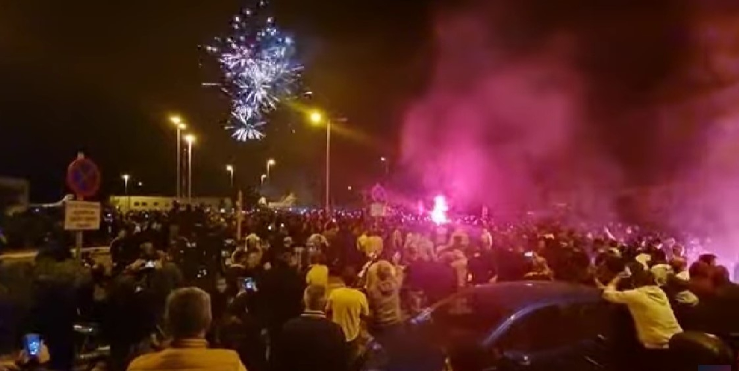 ΑΕΚ: Οι οπαδοί της Ένωσης έκαναν τη νύχτα μέρα μόλις είδαν το αεροπλάνο [vid]