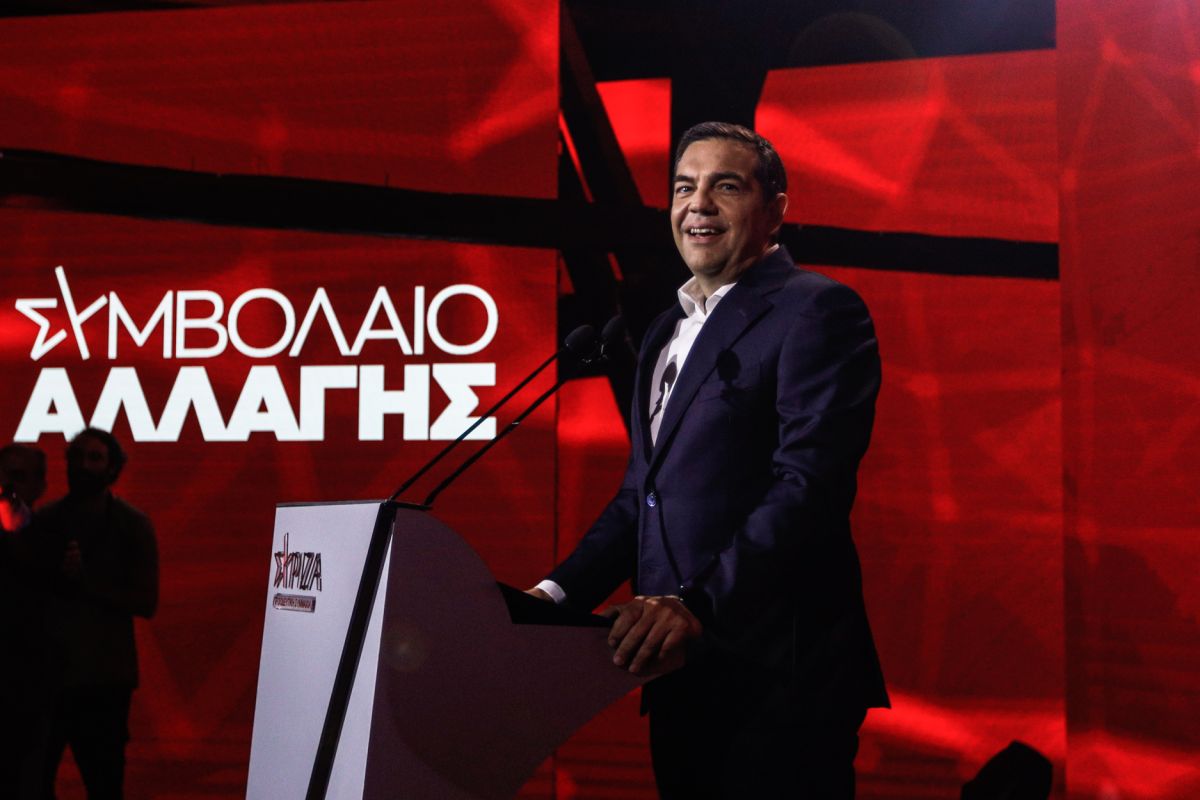 Τσίπρας σε διάλογο με πιτσιρικά – «Πήγαινε να ψηφίσεις, κι ας είναι ο Αλί Μπαμπάς»