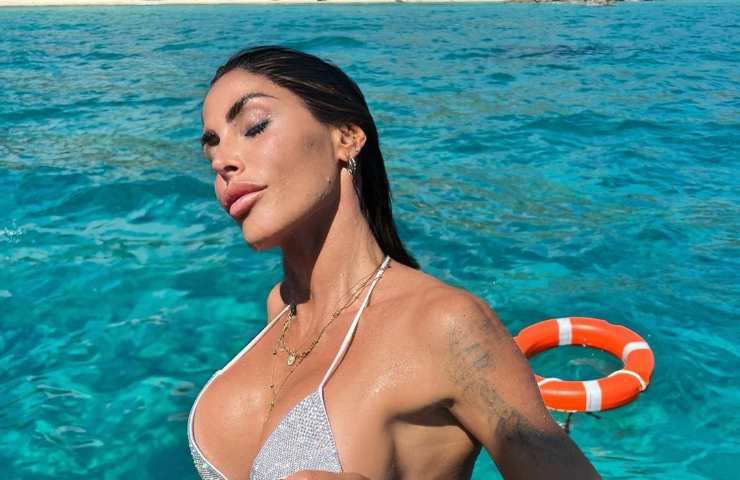 Guendalina Tavassi: “Εκρηκτικό” θηλυκό με απίθανη πίσω όψη κια ντεκολτέ φωτιά