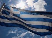 Αλεξανδρούπολη: Υψώθηκε στα σύνορα η μεγαλύτερη ελληνική σημαία 600 τ.μ.