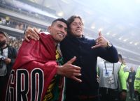 Η «Marca» επισημαίνει πως ο Πινέδα θέλει να παραμείνει στην ΑΕΚ