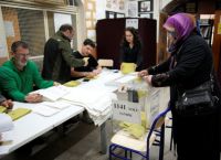 Τουρκία: Μαζική η συμμετοχή των ψηφοφόρων – Στην κόψη του ξυραφιού το αποτέλεσμα