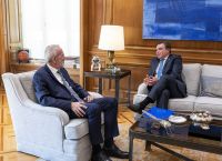 Μέγαρο Μαξίμου: Συναντήθηκαν Ιωάννης Σαρμάς και Μαργαρίτης Σχοινάς Μέγαρο Μαξίμου: Συναντήθηκαν Ιωάννης Σαρμάς και Μαργαρίτης Σχοινάς