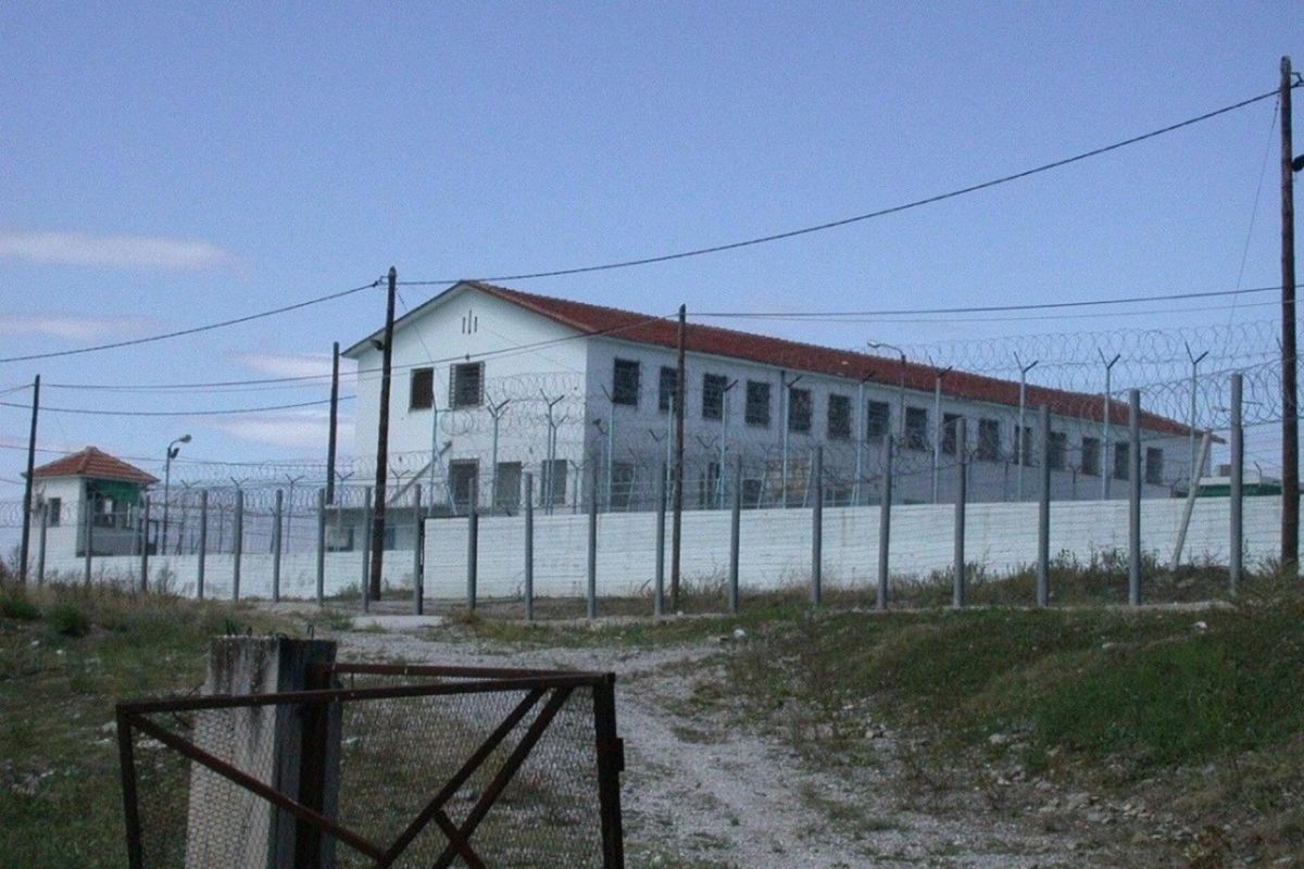 Ο διευθυντής των φυλακών Κασσαβέτειας ακυρώνει τον 17χρονο: «Ποτέ δεν ανέφερε βιασμούς»