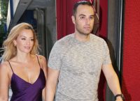 Φραγκολιάς: Αγκαλιασμένοι στη Σαντορίνη για την Πρωτομαγιά