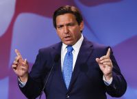 CNBC: Ο Ντε Σάντις ανακοινώνει την υποψηφιότητά του πρώτα στον  Μασκ