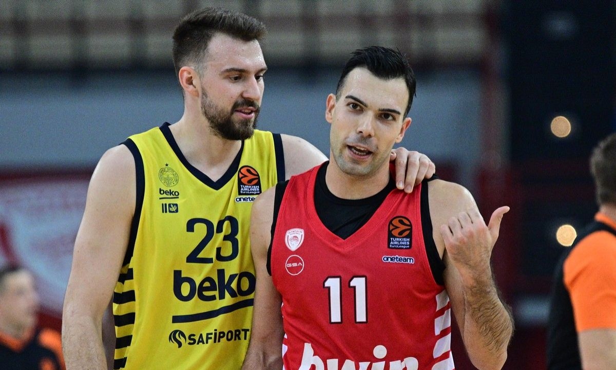 Φενέρμπαχτσε-Ολυμπιακός: Το πανό των οπαδών της τουρκικής ομάδας στους ερυθρόλευκους