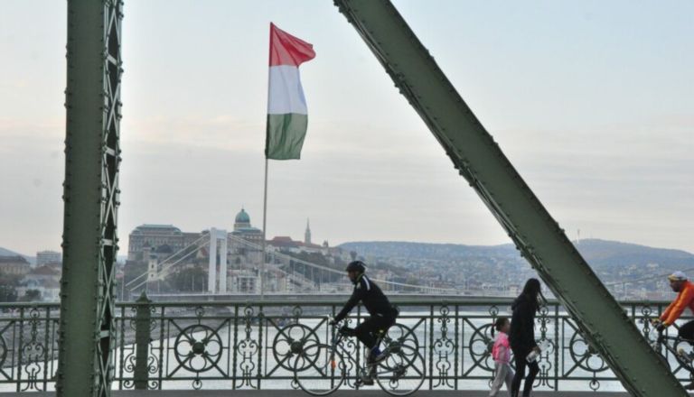 Η Ουγγαρία μπλοκάρει τη νέα στρατιωτική βοήθεια της ΕΕ για την Ουκρανία