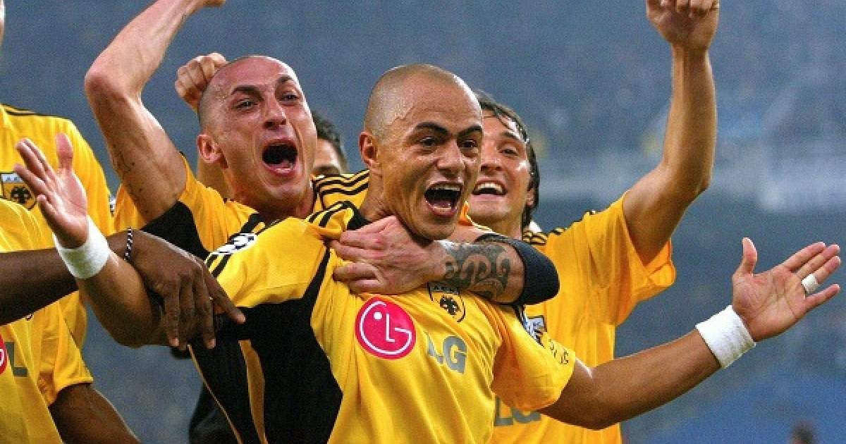 Χωρίς μπλούζα μπροστά από τον Αετό της ΑΕΚ ο Σέζαρ: «Είμαι ένας από εσάς»