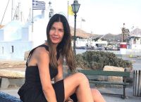 Κατερίνα Μουτσάτσου: Δείτε τη να φασώνεται με γυναίκα