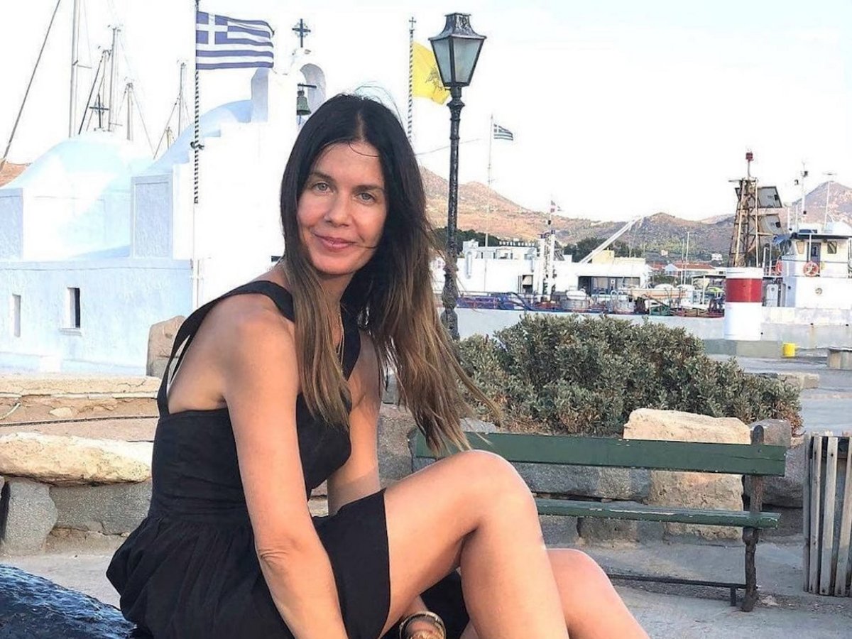 Κατερίνα Μουτσάτσου: Δείτε τη να φασώνεται με γυναίκα