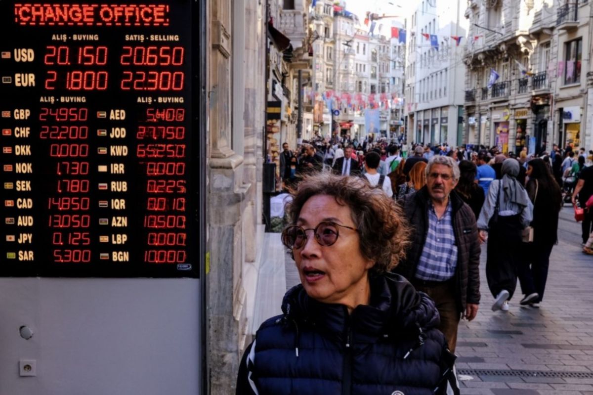 Τουρκία: Σε ελεύθερη πτώση η λίρα