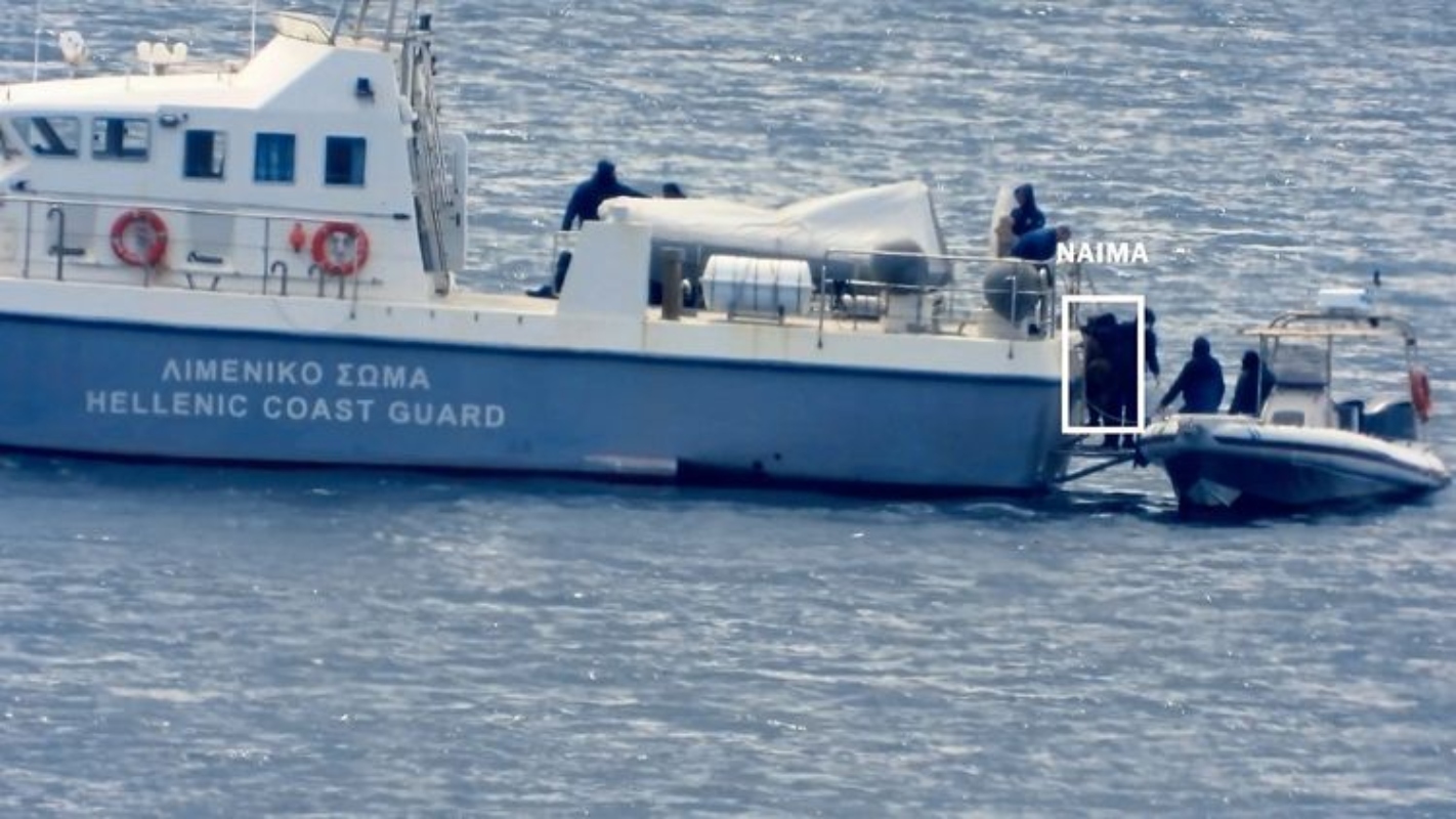 New York Times: Η Ελλάδα πιάστηκε επ’ αυτοφώρω να αφήνει μετανάστες στη θάλασσα