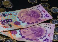 Αργεντινή: Nέο χαρτονόμισμα των 2.000 πέσο, εν μέσω ραγδαίας υποτίμησης του εθνικού νομίσματος