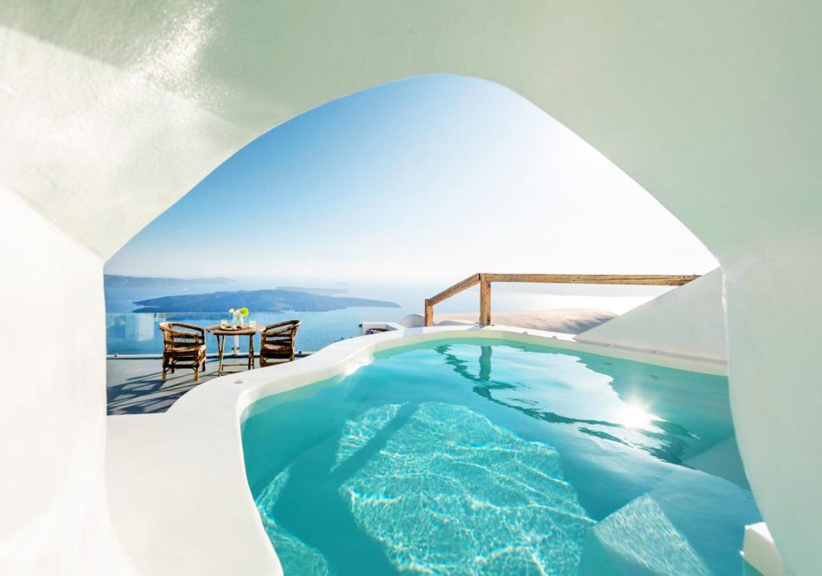 Greek Tourism: Not a bed to spare in Athens hotels