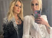 Σοφία Καρβέλα: «Στο Instagram με βρίζουν γιατί δεν μιλάω ελληνικά στα παιδιά»