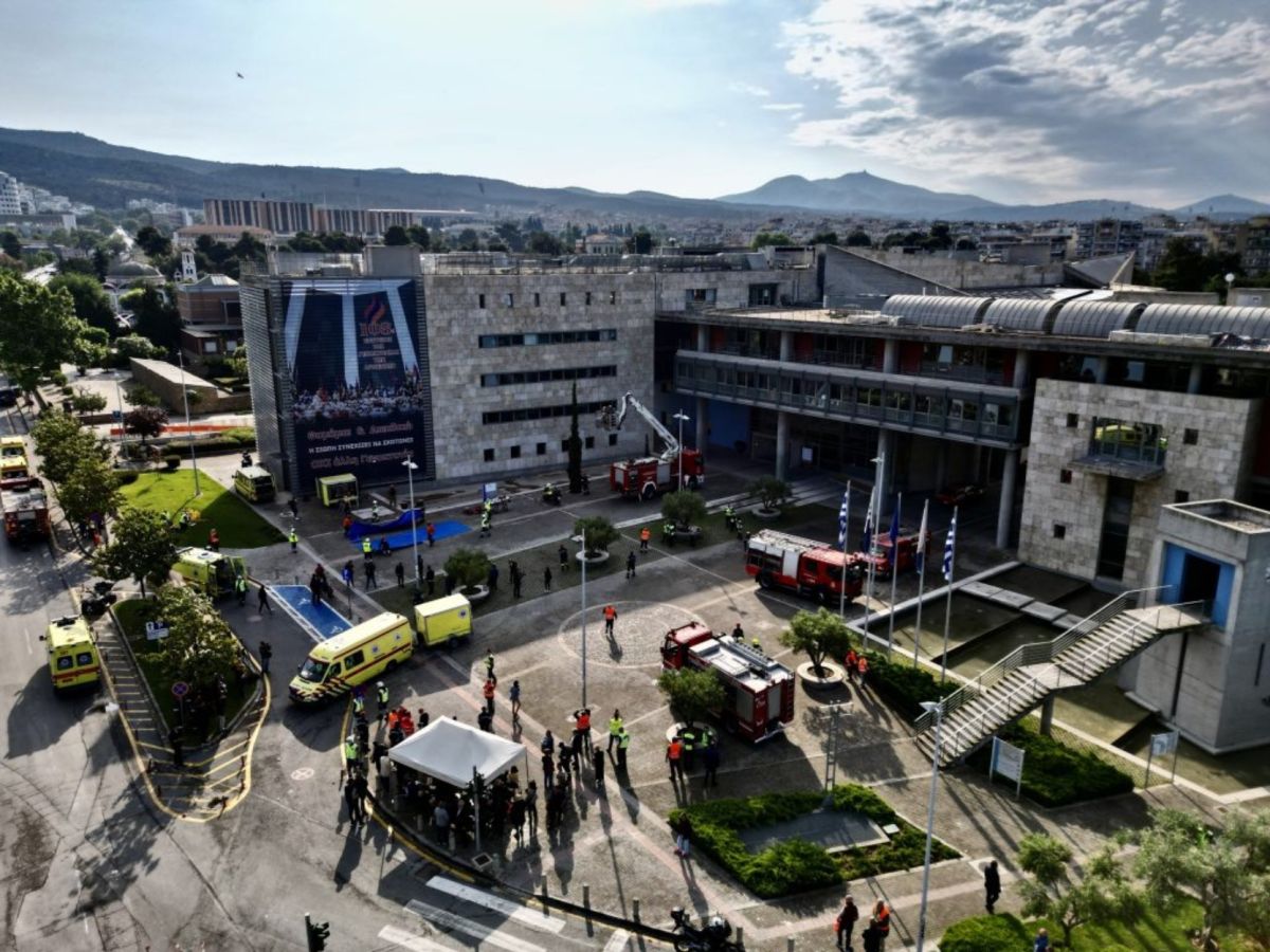 Εκκένωση του Δημαρχείου Θεσσαλονίκης μετά από σεισμό 5,8 Ρίχτερ – Ευρείας κλίμακας άσκηση ετοιμότητας