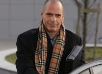 Financial Times: Παρά τους εφιάλτες με τον Βαρουφάκη να παίζει πιάνο, η Ελλάδα έγινε επενδυτικός τίγρης