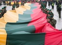 Λιθουανία: Το κοινοβούλιο εγκρίνει την επιβολή τέλους στα κέρδη των τραπεζών